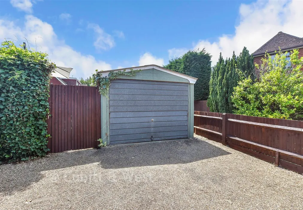 Driveway/Parking - Rowplatt Lane, Felbridge, West Sussex - Wards of Kent