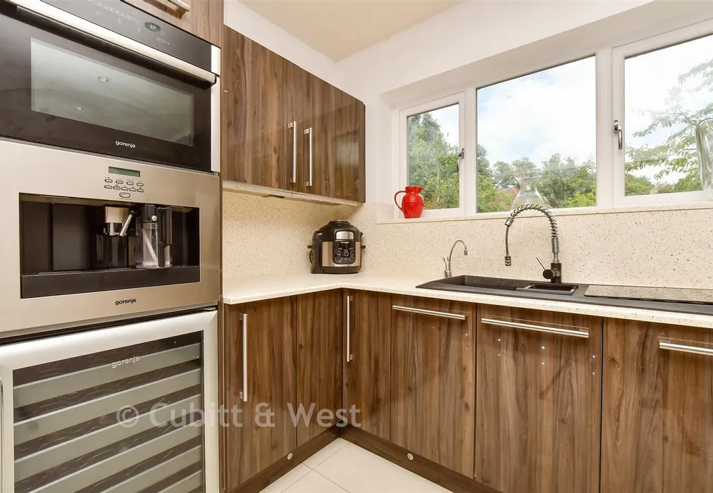 Kitchen - Brighton Road, Tadworth, Surrey - Wards of Kent