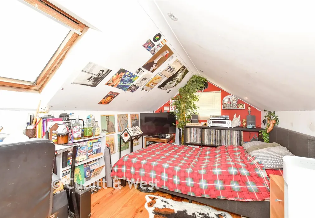Loft Room - North Crescent, Hayling Island, Hampshire - Wards of Kent