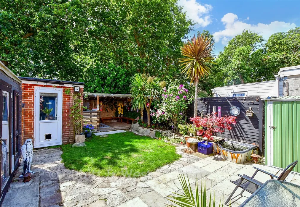 Rear Garden - North Crescent, Hayling Island, Hampshire - Wards of Kent