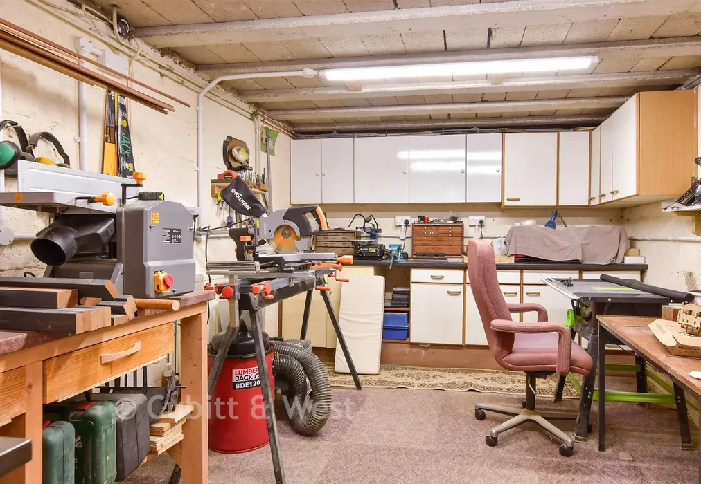 Workshop - Treetops Close, Woodingdean, Brighton, East Sussex - Wards of Kent