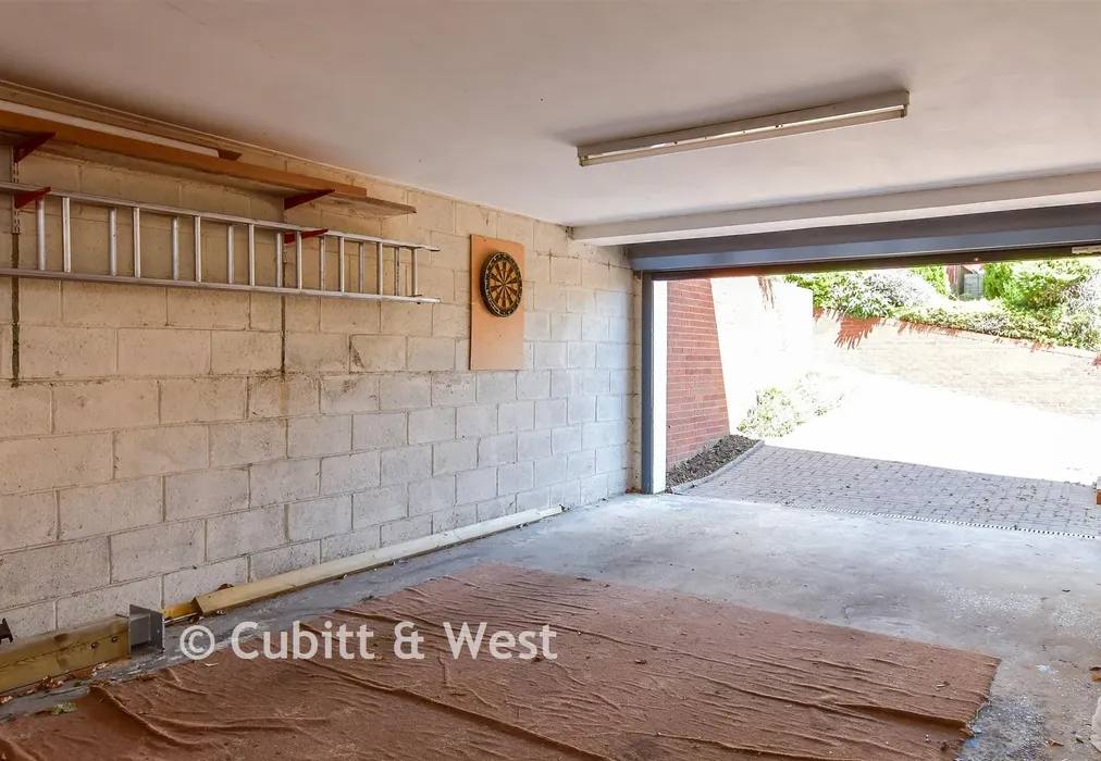 Garage - Treetops Close, Woodingdean, Brighton, East Sussex - Wards of Kent