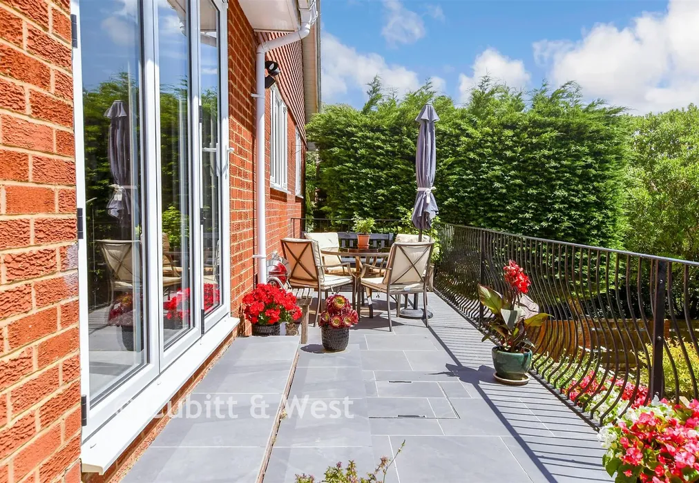 Balcony - Treetops Close, Woodingdean, Brighton, East Sussex - Wards of Kent