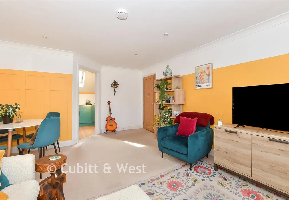 Lounge/Dining Room. - Truggers Court, Handcross, Haywards Heath, West Sussex - Wards of Kent