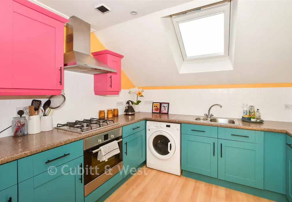 Kitchen - Truggers Court, Handcross, Haywards Heath, West Sussex - Wards of Kent