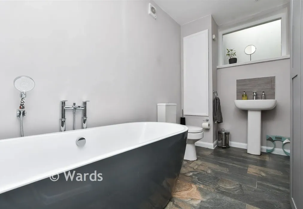 En-Suite Bathroom - High Street, Broadstairs, Kent - Wards of Kent