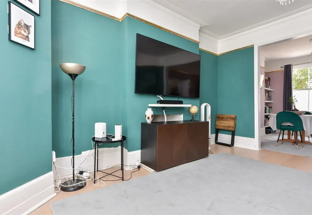Lounge - High Street, Broadstairs, Kent - Wards of Kent