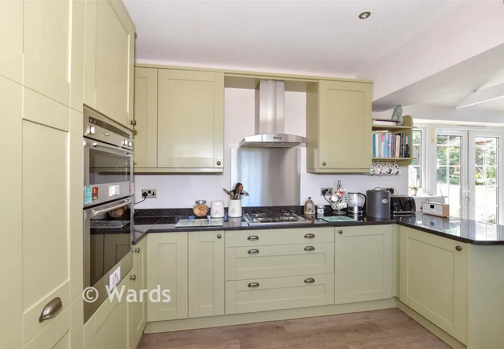 Kitchen - Borstal Hill, Whitstable, Kent - Wards of Kent