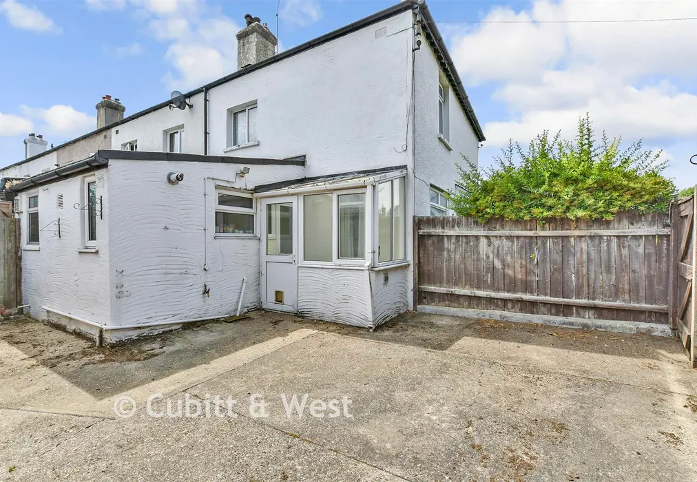 Rear Garden - Manor Lane, Sutton, Surrey - Wards of Kent