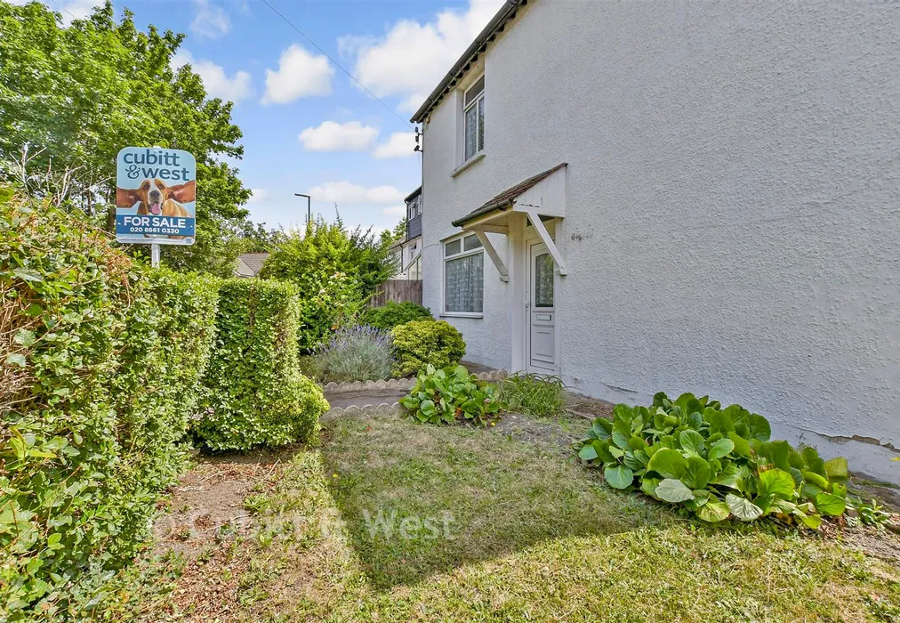 Front Garden - Manor Lane, Sutton, Surrey - Wards of Kent