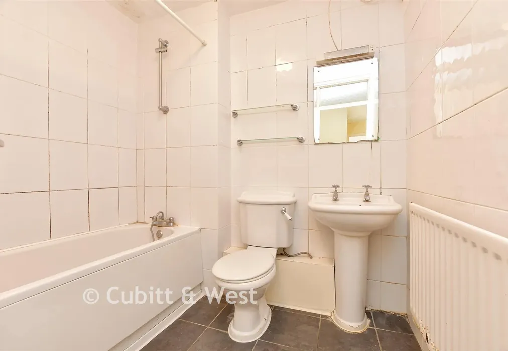 Bathroom - Mulgrave Road, Sutton, Surrey - Wards of Kent