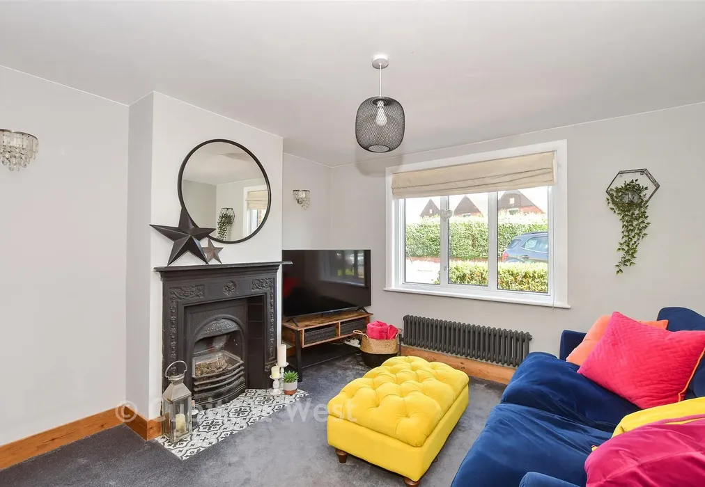 Lounge - Frant Field, Edenbridge, Kent - Wards of Kent