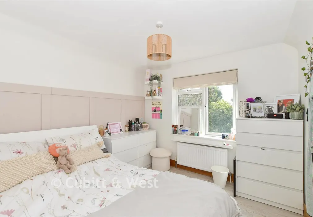 Bedroom 2 - Frant Field, Edenbridge, Kent - Wards of Kent