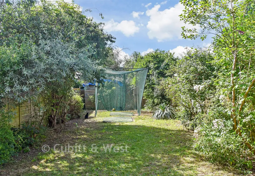 Rear Garden - Frant Field, Edenbridge, Kent - Wards of Kent