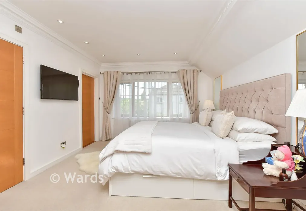 Bedroom 1 - Cooling Street, Cliffe, Rochester, Kent - Wards of Kent