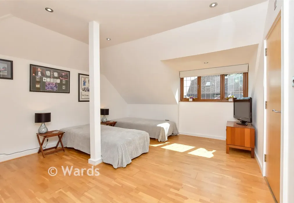 Bedroom 2 - Cooling Street, Cliffe, Rochester, Kent - Wards of Kent