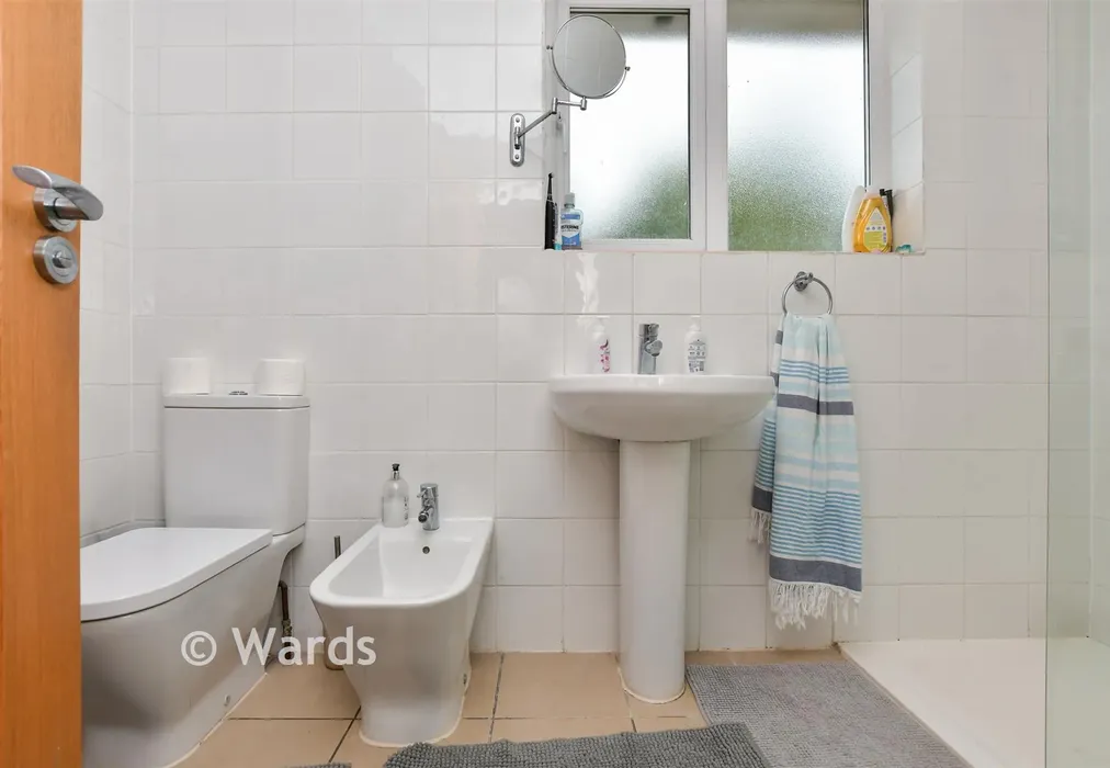 En-Suite - Westgate Bay Avenue, Westgate-On-Sea, Kent - Wards of Kent