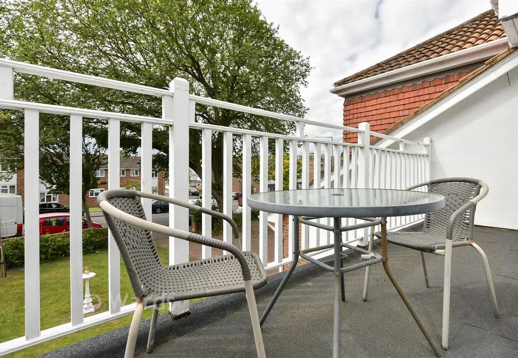 Balcony - Westgate Bay Avenue, Westgate-On-Sea, Kent - Wards of Kent