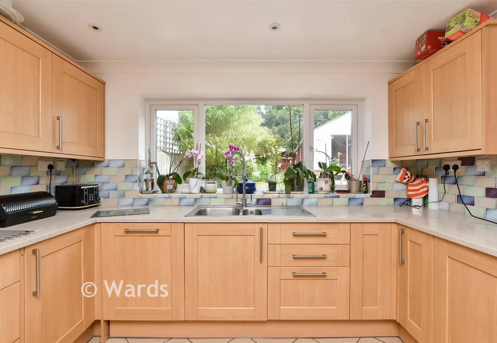 Kitchen - Westgate Bay Avenue, Westgate-On-Sea, Kent - Wards of Kent