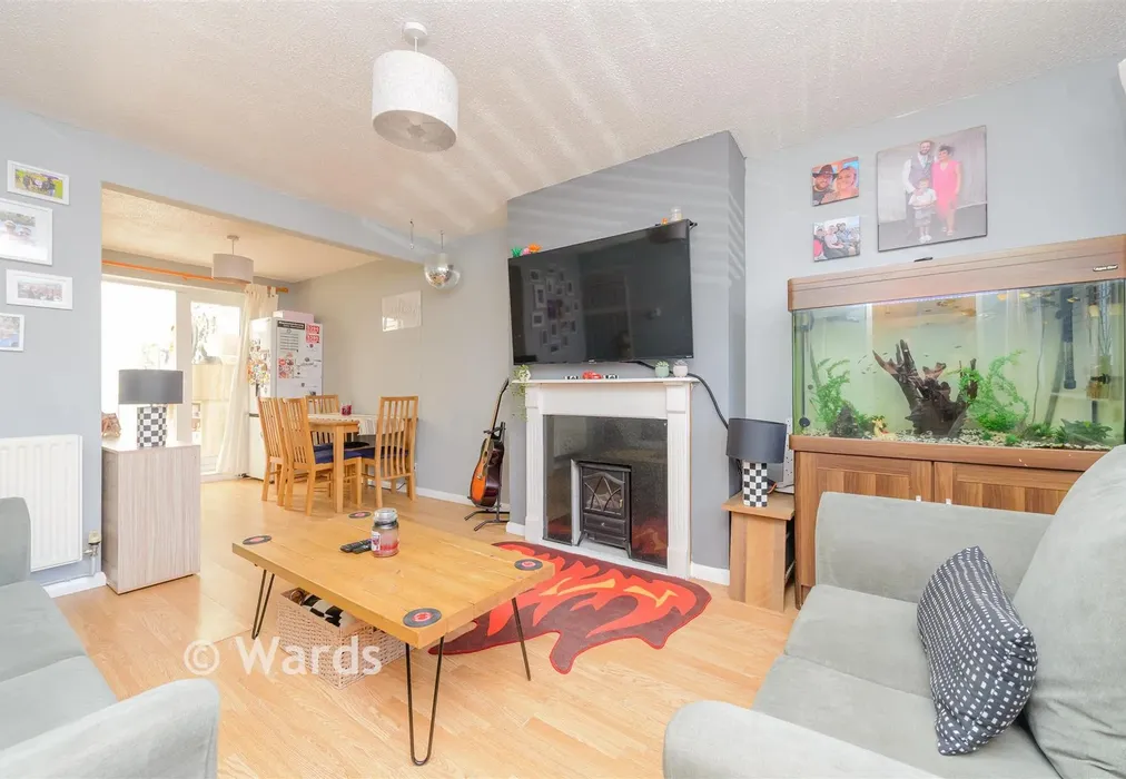 Lounge/Diner - Settington Avenue, Chatham, Kent - Wards of Kent