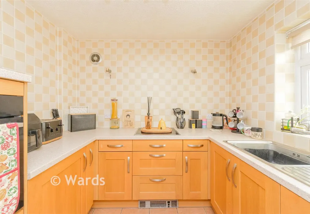 Kitchen - Settington Avenue, Chatham, Kent - Wards of Kent