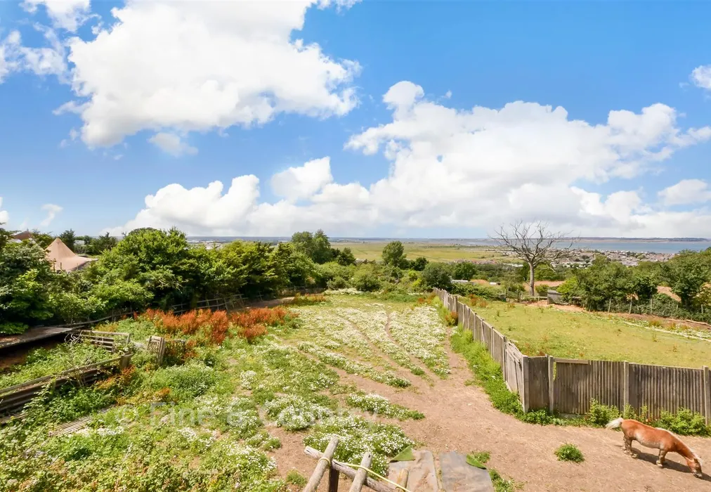 Rear Garden - Wraik Hill, Whitstable, Kent - Wards of Kent
