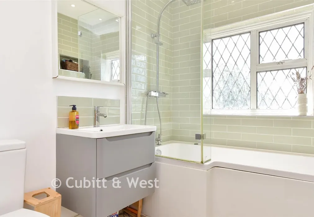 Bathroom - Old Shoreham Road, Hove, East Sussex - Wards of Kent