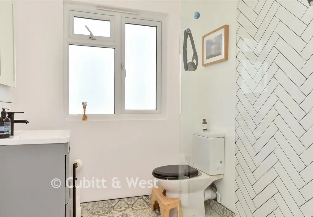 Shower Room - Old Shoreham Road, Hove, East Sussex - Wards of Kent