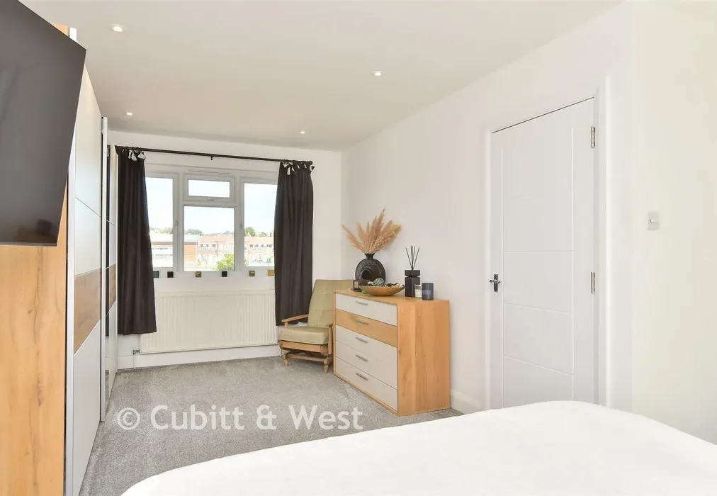 Bedroom 1 - Old Shoreham Road, Hove, East Sussex - Wards of Kent