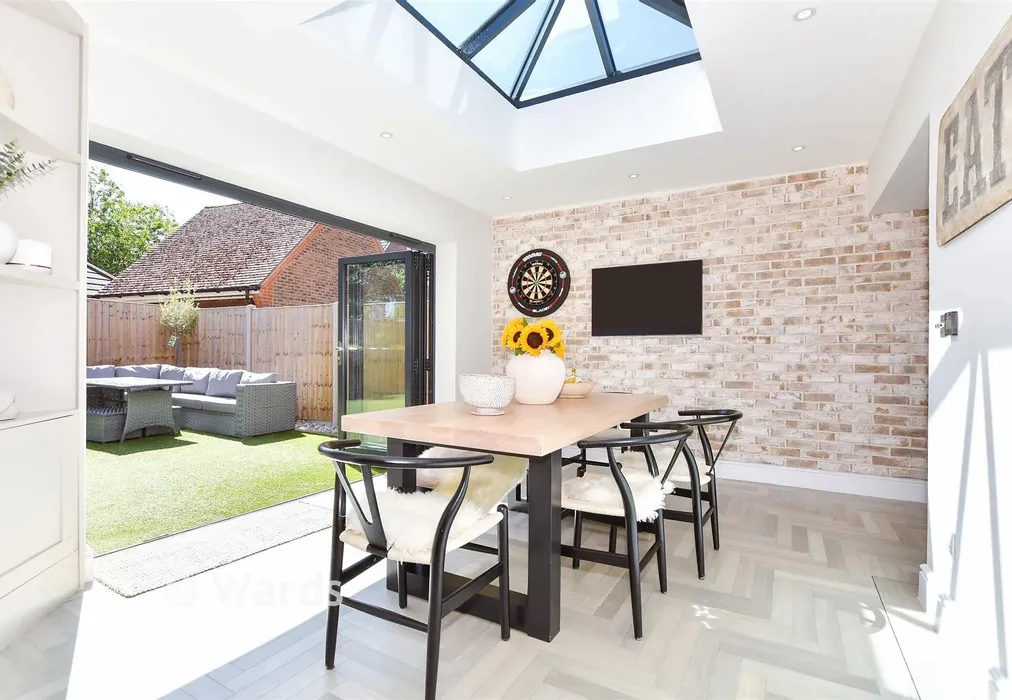 Dining Area - Alderwick Grove, Kings Hill, West Malling, Kent - Wards of Kent