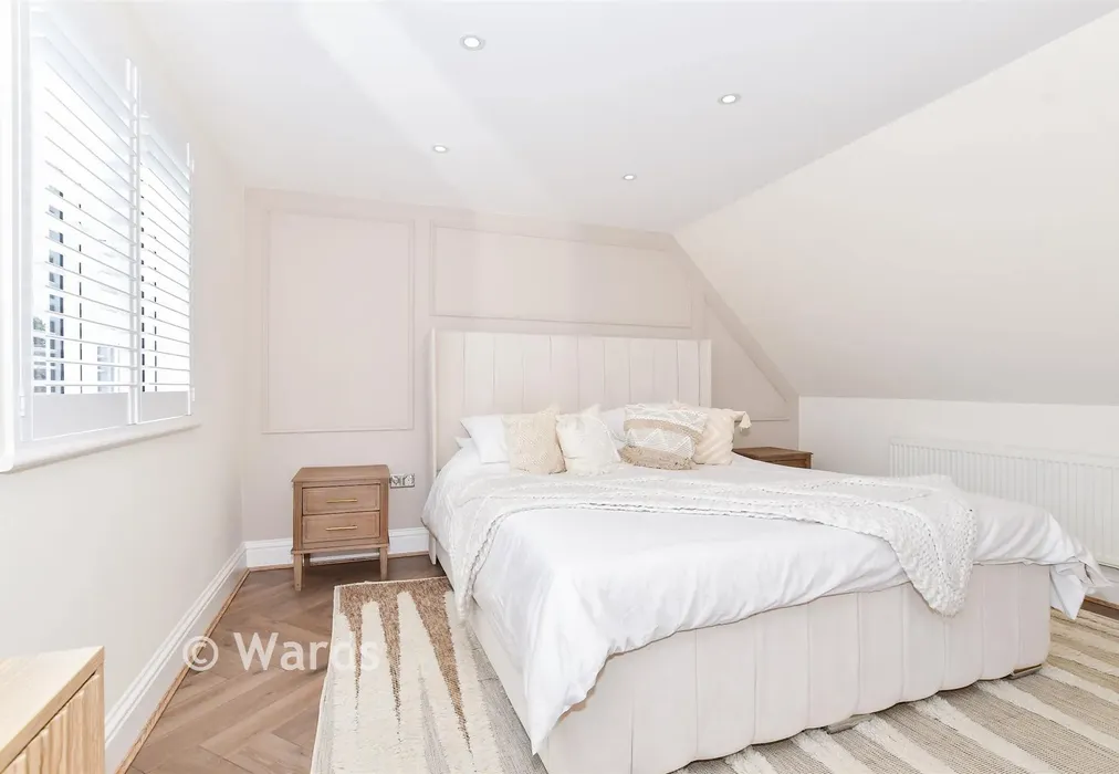 Bedroom 1 - Alderwick Grove, Kings Hill, West Malling, Kent - Wards of Kent