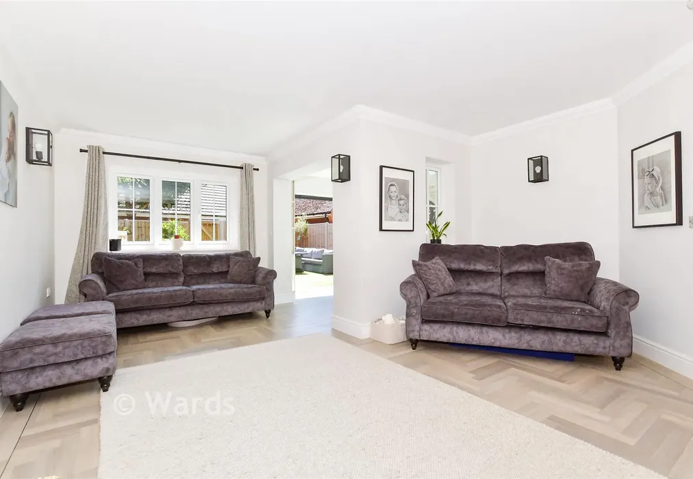 Lounge - Alderwick Grove, Kings Hill, West Malling, Kent - Wards of Kent