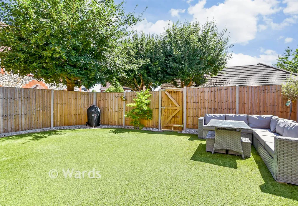 Rear Garden - Alderwick Grove, Kings Hill, West Malling, Kent - Wards of Kent