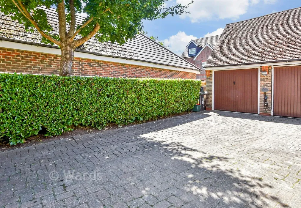 Garage - Alderwick Grove, Kings Hill, West Malling, Kent - Wards of Kent