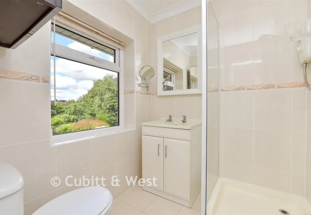 En-Suite Shower Room - Kingscroft Road, Leatherhead, Surrey - Wards of Kent
