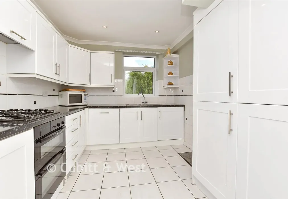 Kitchen - Kingscroft Road, Leatherhead, Surrey - Wards of Kent
