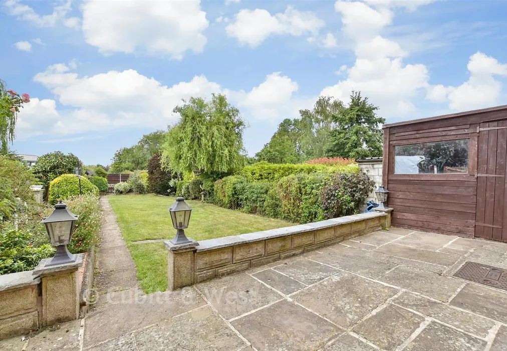 Patio / Decking - Kingscroft Road, Leatherhead, Surrey - Wards of Kent