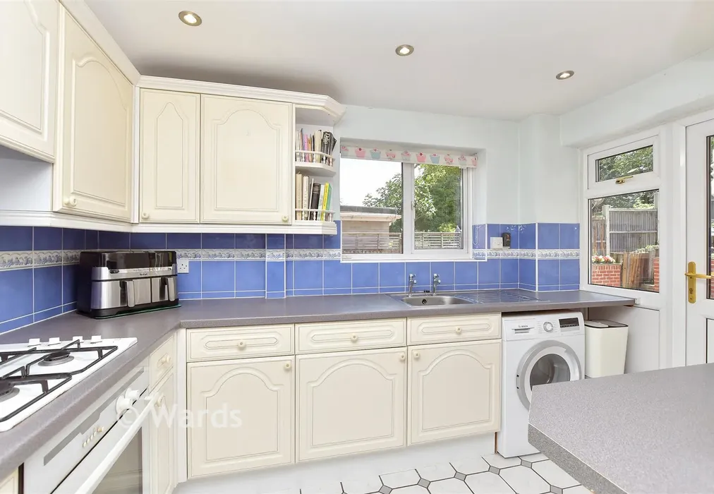Kitchen - Grove Park Avenue, Sittingbourne, Kent - Wards of Kent