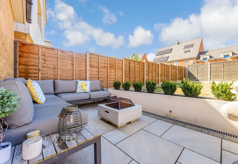 Patio / Decking - Castleridge Drive, Greenhithe, Kent - Wards of Kent
