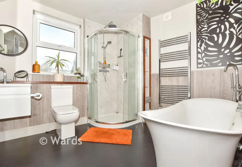Bathroom - Athelstan Road, Folkestone, Kent - Wards of Kent