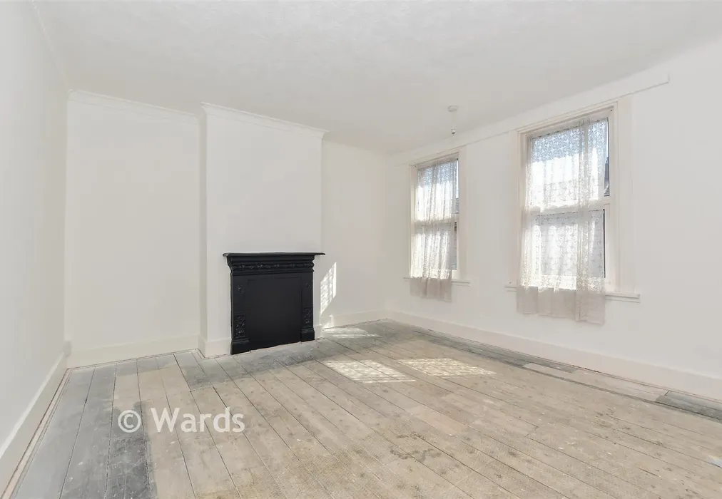 Bedroom 1 - Frampton Road, Hythe, Kent - Wards of Kent