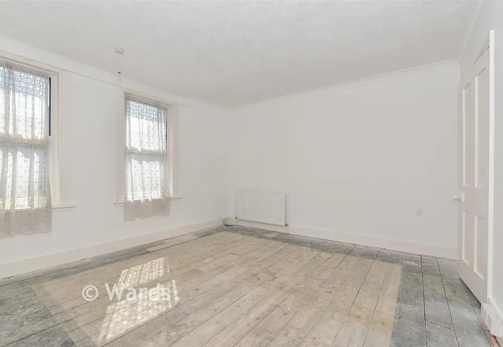 Bedroom 1 - Frampton Road, Hythe, Kent - Wards of Kent