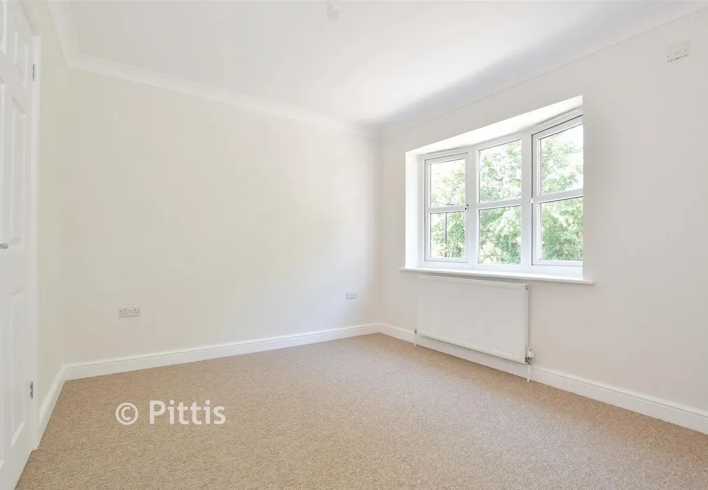 Bedroom 1 - Upton Road, Ryde, Isle of Wight - Wards of Kent