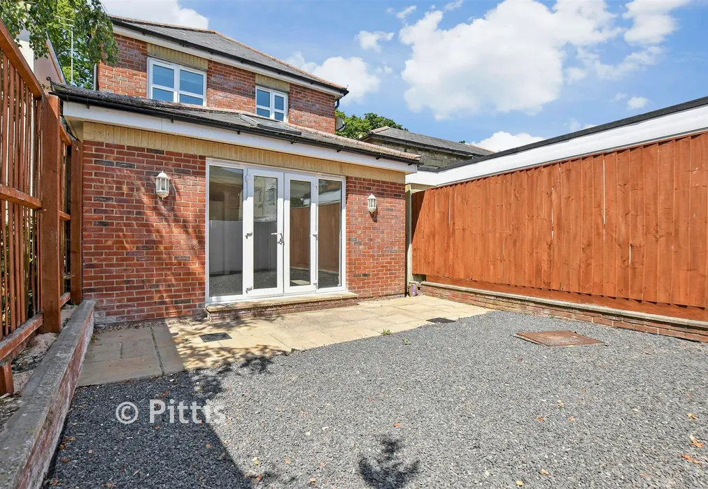 Rear Garden - Upton Road, Ryde, Isle of Wight - Wards of Kent