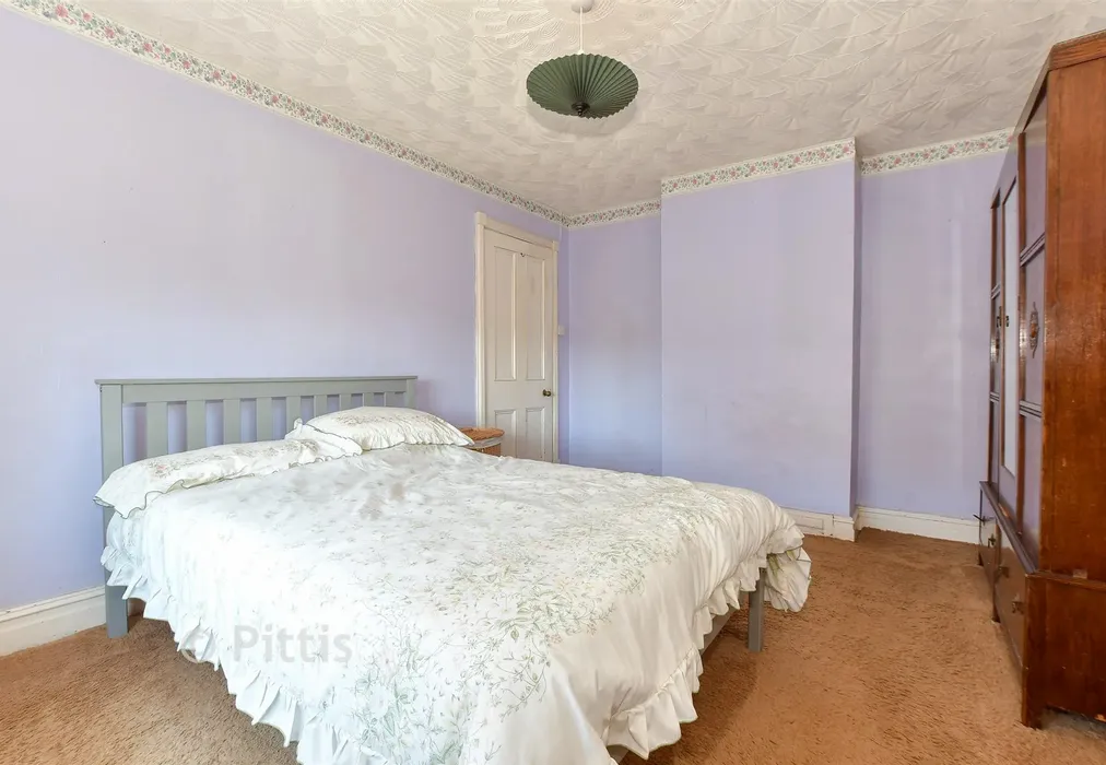 Bedroom 2 - Guyers Road, Freshwater, Isle of Wight - Wards of Kent