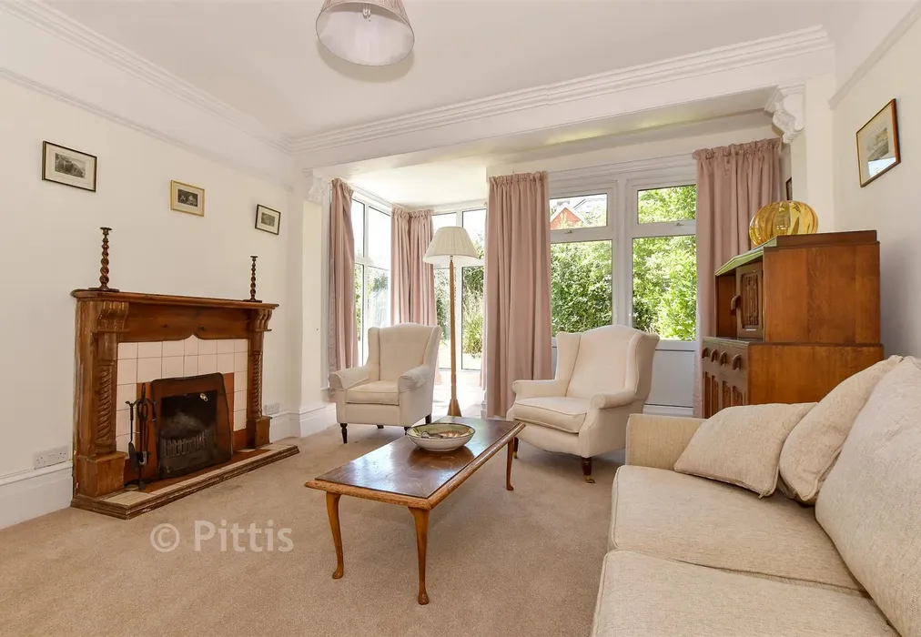 Lounge - Guyers Road, Freshwater, Isle of Wight - Wards of Kent