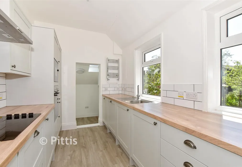 Kitchen - Guyers Road, Freshwater, Isle of Wight - Wards of Kent