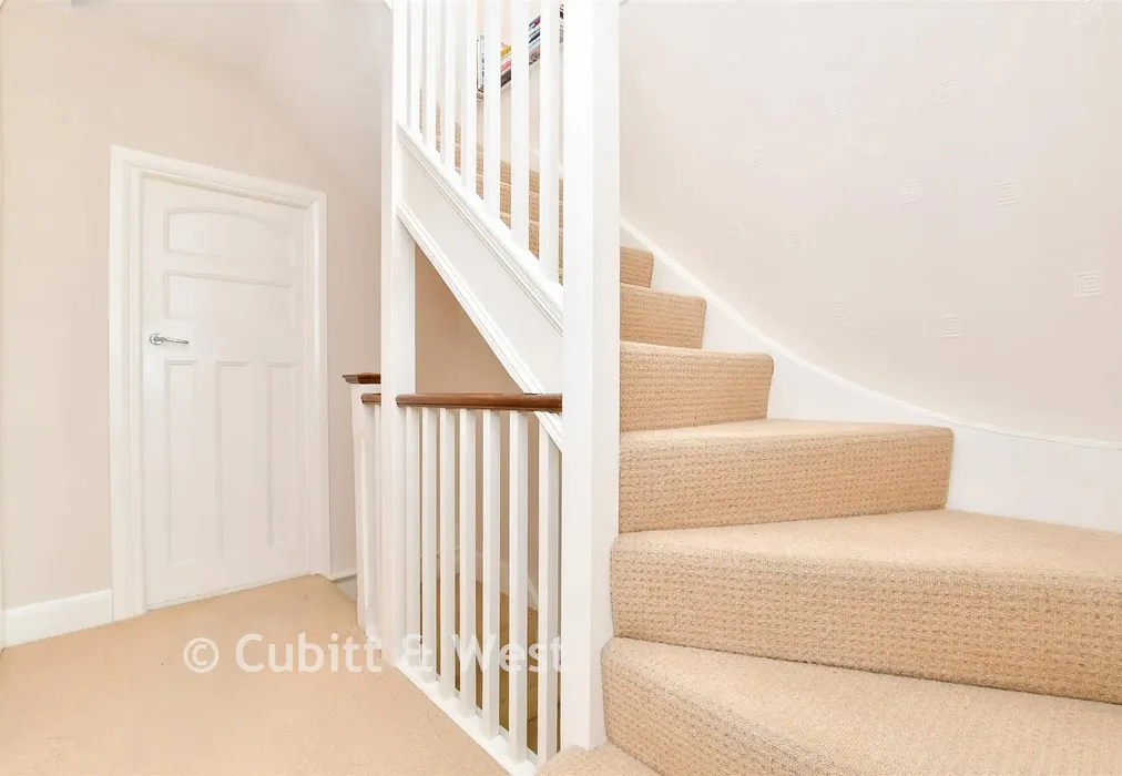 Landing - Glenthorne Avenue, Croydon, Surrey - Wards of Kent