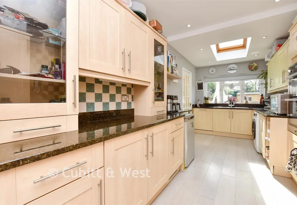 Kitchen - Glenthorne Avenue, Croydon, Surrey - Wards of Kent