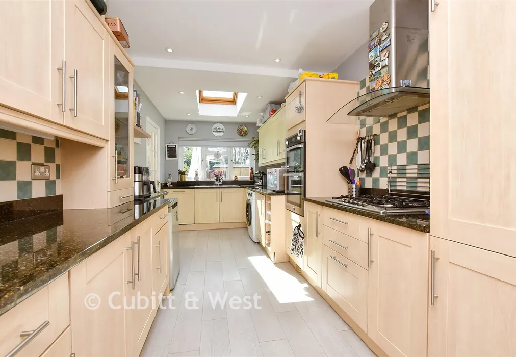 Kitchen - Glenthorne Avenue, Croydon, Surrey - Wards of Kent